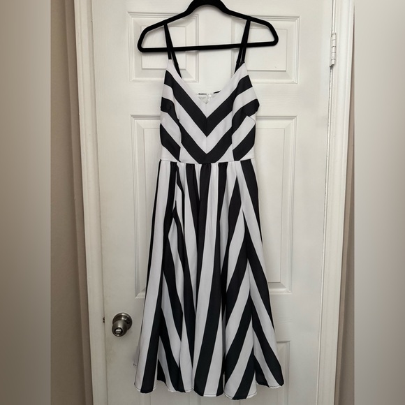 EUC Pinup Girl Mark Stripe Amalie sz. Medium - Picture 2 of 3